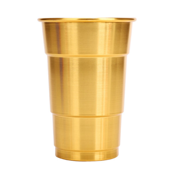 Solo taza de aluminio bañada en oro