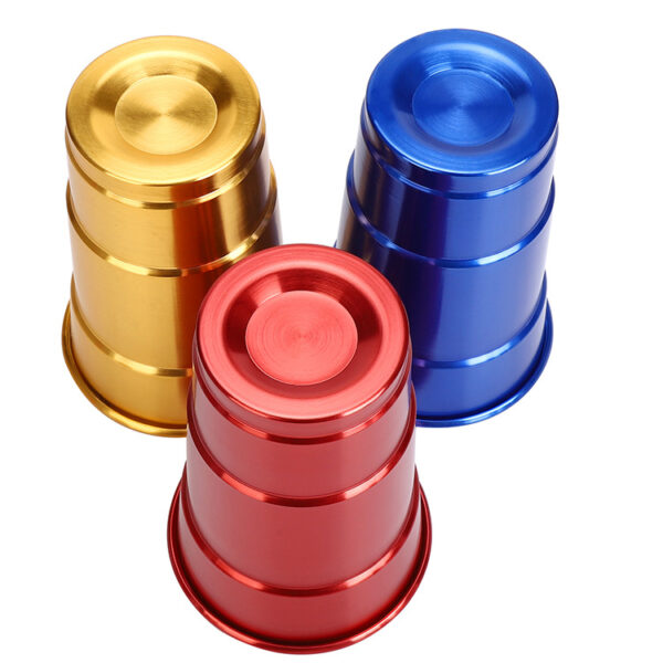 Vasos de aluminio coloreados con fondo individual