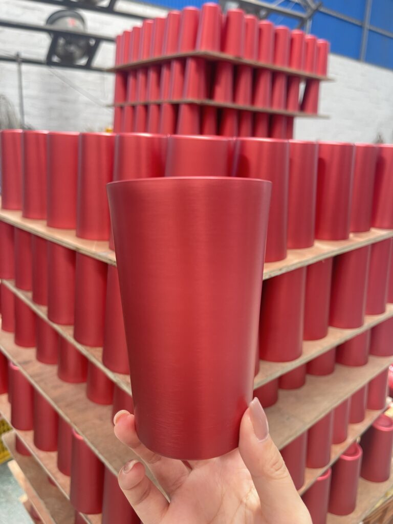taza de aluminio retro roja