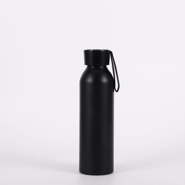 Botellas de aluminio negro mate para agua potable.